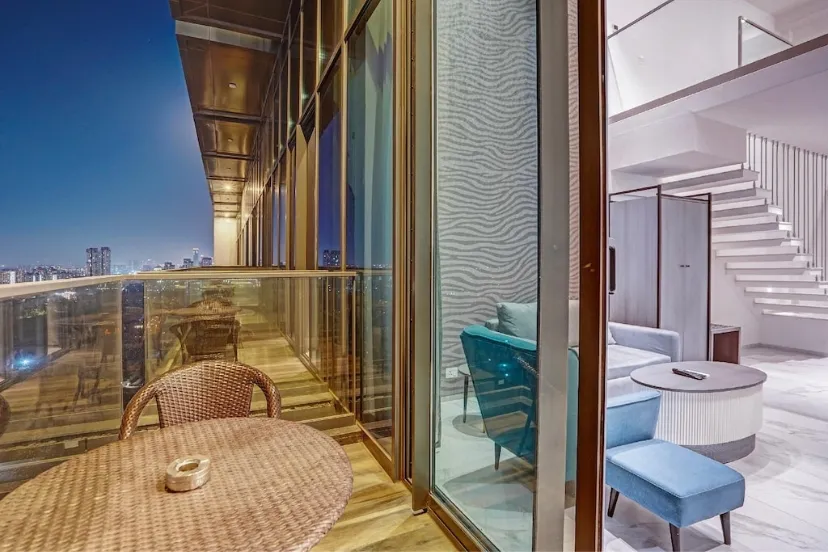 Sunday Hotel Gurgaon R interioor 1